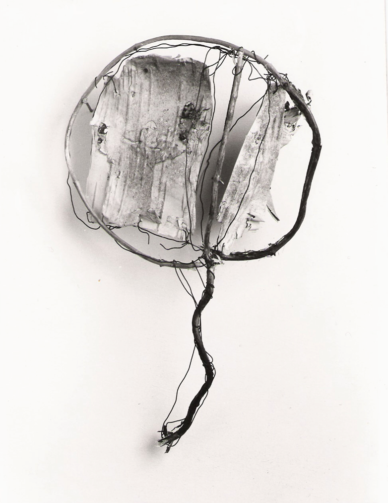 Berkenschorsspiegel berkenschors, takken en ijzerdraad 32 cm hoogte, doorsnede 18 cm, 2013